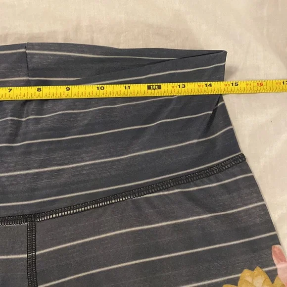 Striped Floral Performance Bike Shorts - Navy - Picture 6 of 8